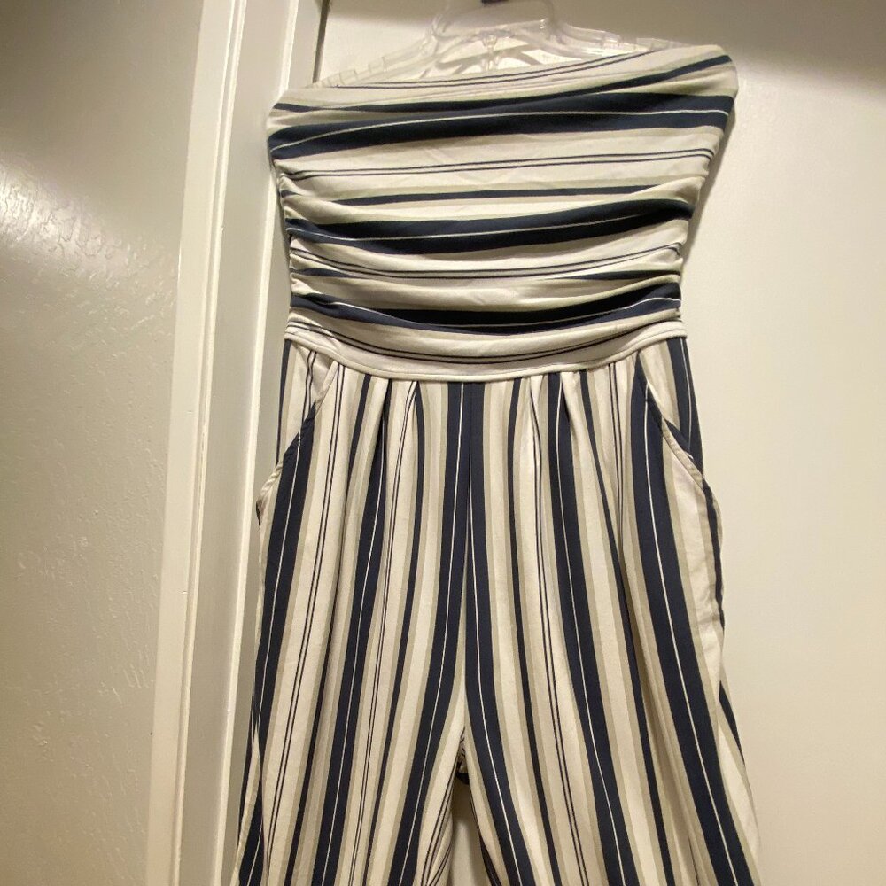 Strapless summer jumpsuit with pockets